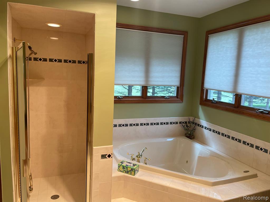305 East Avon Road Rochester Hills, MI 48307 - Photo 19 of 25