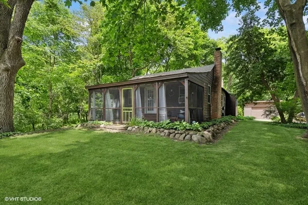 $2,050 | 718 Three Oaks Road, Cary, IL 60013