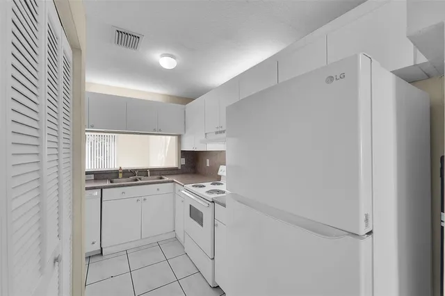 $1,900 | 9088 Northwest 40th Street, Coral Springs, FL 33065