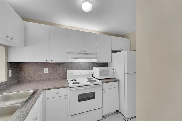 $1,900 | 9088 Northwest 40th Street, Coral Springs, FL 33065