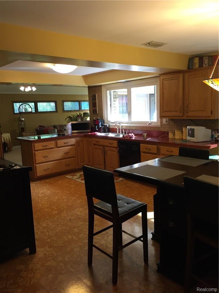 26100 Barbados Road Farmington, MI 48334 - Photo 6 of 15 IMG_0735.JPG