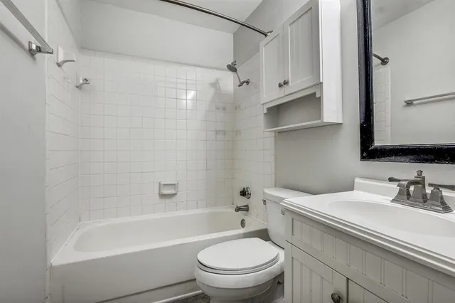 $1,700 | 2215 Post Road, Unit 2022, Austin, TX 78704