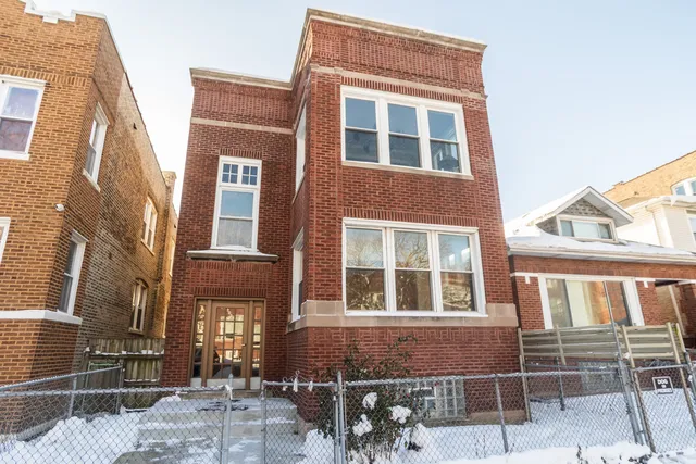 $1,900 | 3033 West Gunnison Street, Unit 1, Chicago, IL 60625