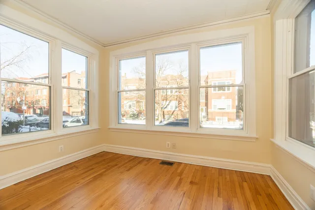 $1,900 | 3033 West Gunnison Street, Unit 1, Chicago, IL 60625