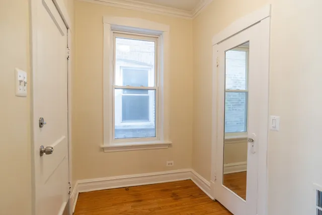 $1,900 | 3033 West Gunnison Street, Unit 1, Chicago, IL 60625