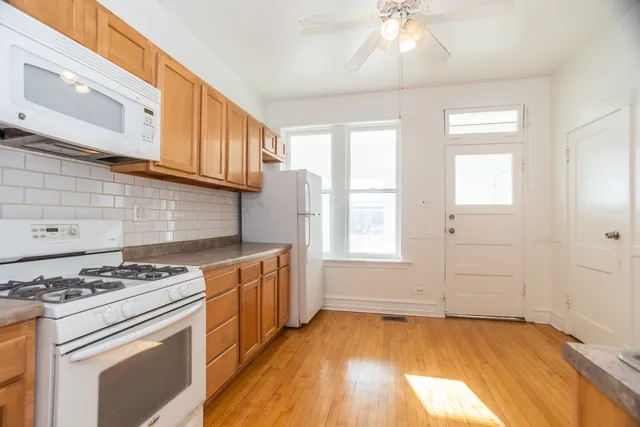 $1,900 | 3033 West Gunnison Street, Unit 1, Chicago, IL 60625