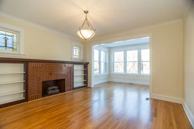 $1,900 | 3033 West Gunnison Street, Unit 1, Chicago, IL 60625