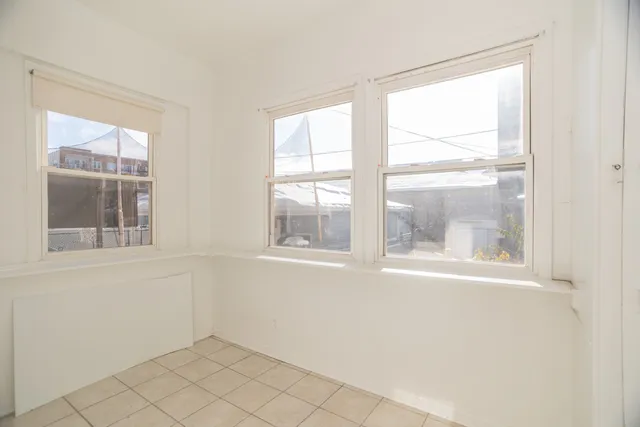 $1,900 | 3033 West Gunnison Street, Unit 1, Chicago, IL 60625