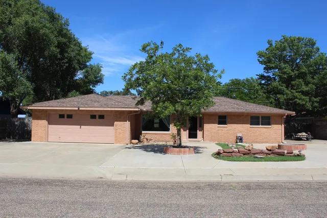 $285,000 | 344 Douglas Street, Hereford, TX 79045