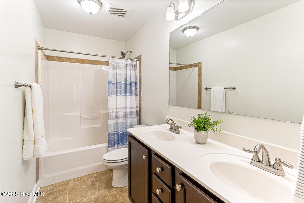 325 Parrish Lane Carthage, NC 28327 - Photo 25 of 39 bathroom