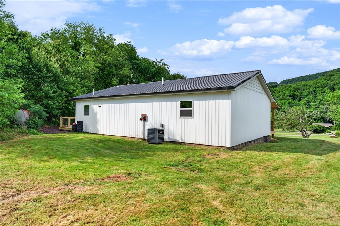 1925 Nettle Knob Road West Jefferson, NC 28694 - Photo 26 of 34
