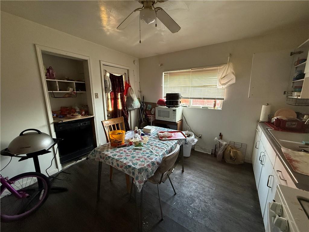 1205 Penn Street Pittsburgh, PA 15215 - Photo 31 of 49 a living room with furniture and a window