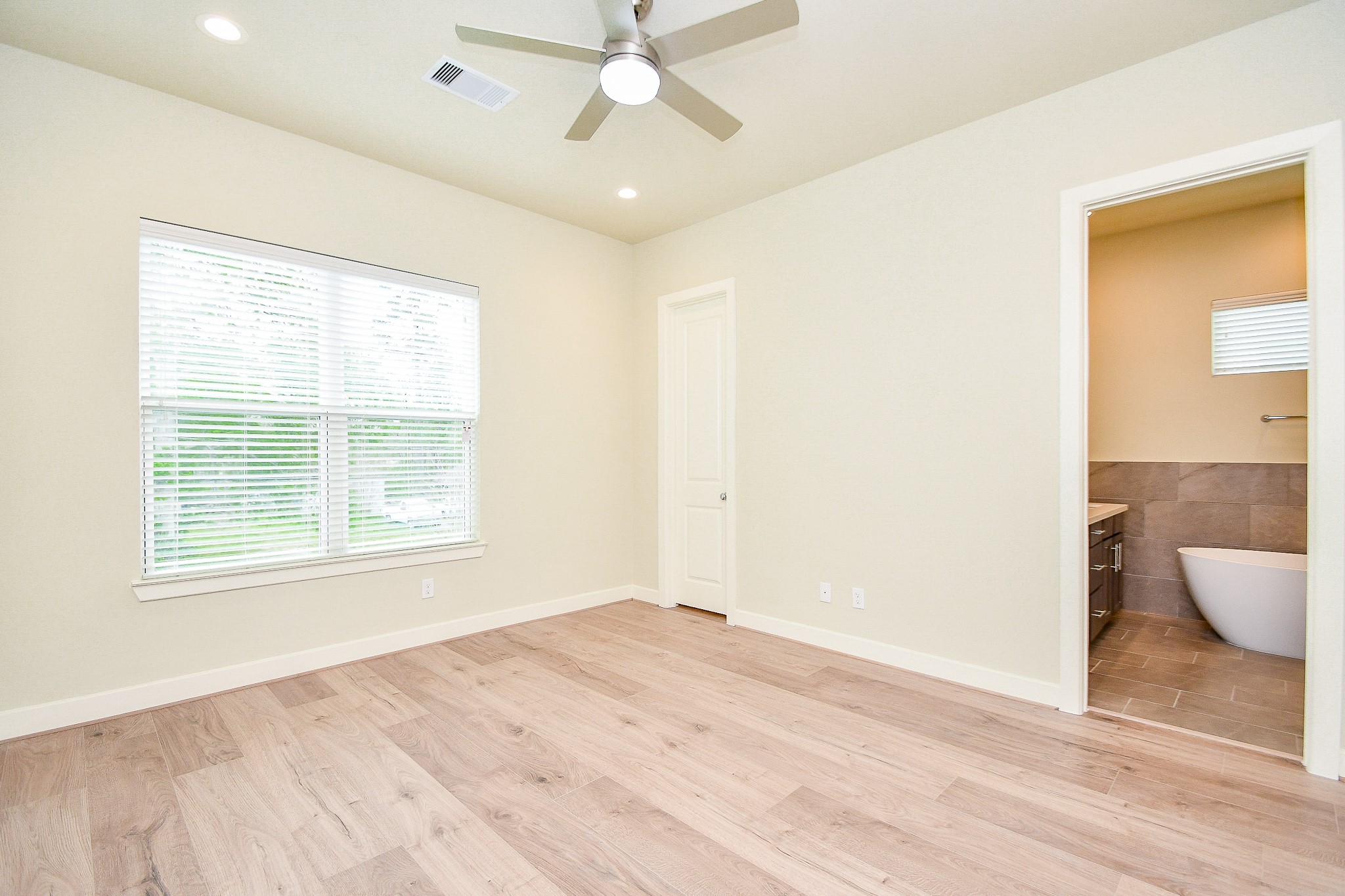 2307 Warhol Way Houston, TX 77091 - Photo 22 of 31
