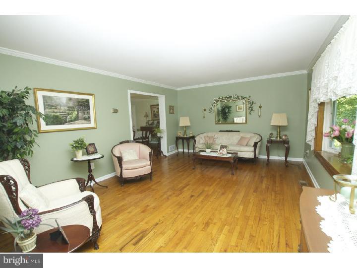 154 Forge Road Glen Mills, PA 19342 - Photo 3 of 24 Living Room