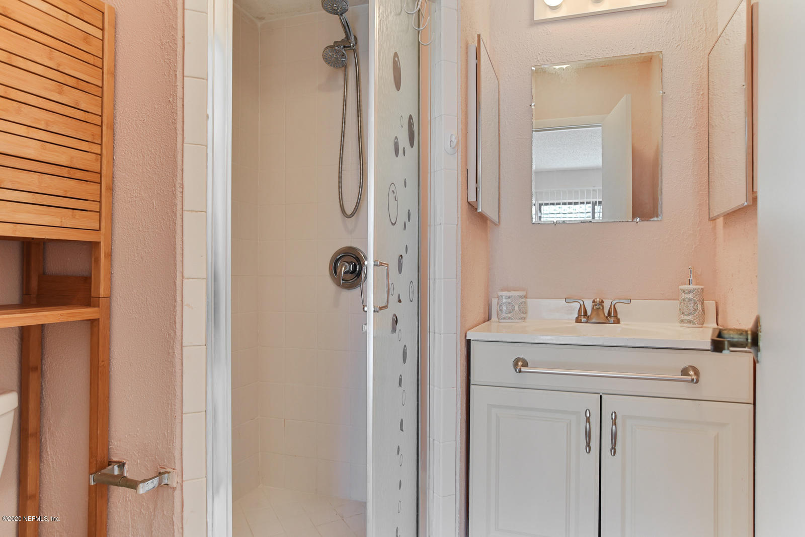 8333 Gemini Road Jacksonville, FL 32216 - Photo 12 of 25 Guest Bedroom Bathroom
