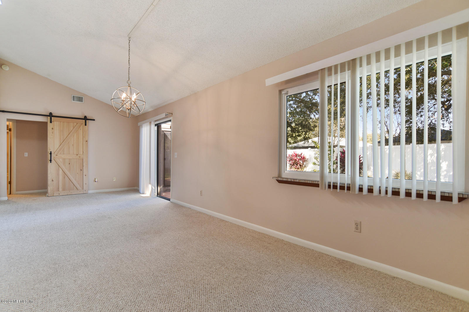 8333 Gemini Road Jacksonville, FL 32216 - Photo 15 of 25 Dinning Area Back yard View
