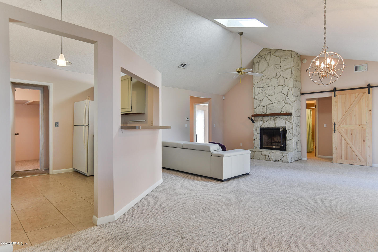 8333 Gemini Road Jacksonville, FL 32216 - Photo 16 of 25 Kitchen:Living room