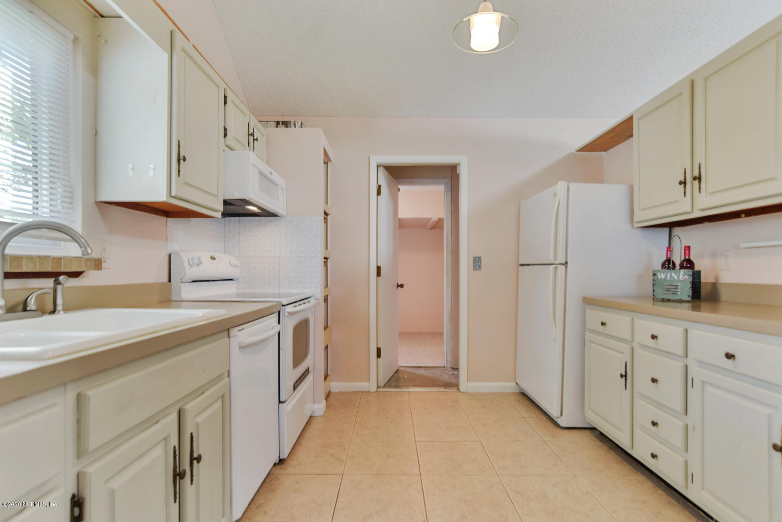8333 Gemini Road Jacksonville, FL 32216 - Photo 25 of 25 Kitchen