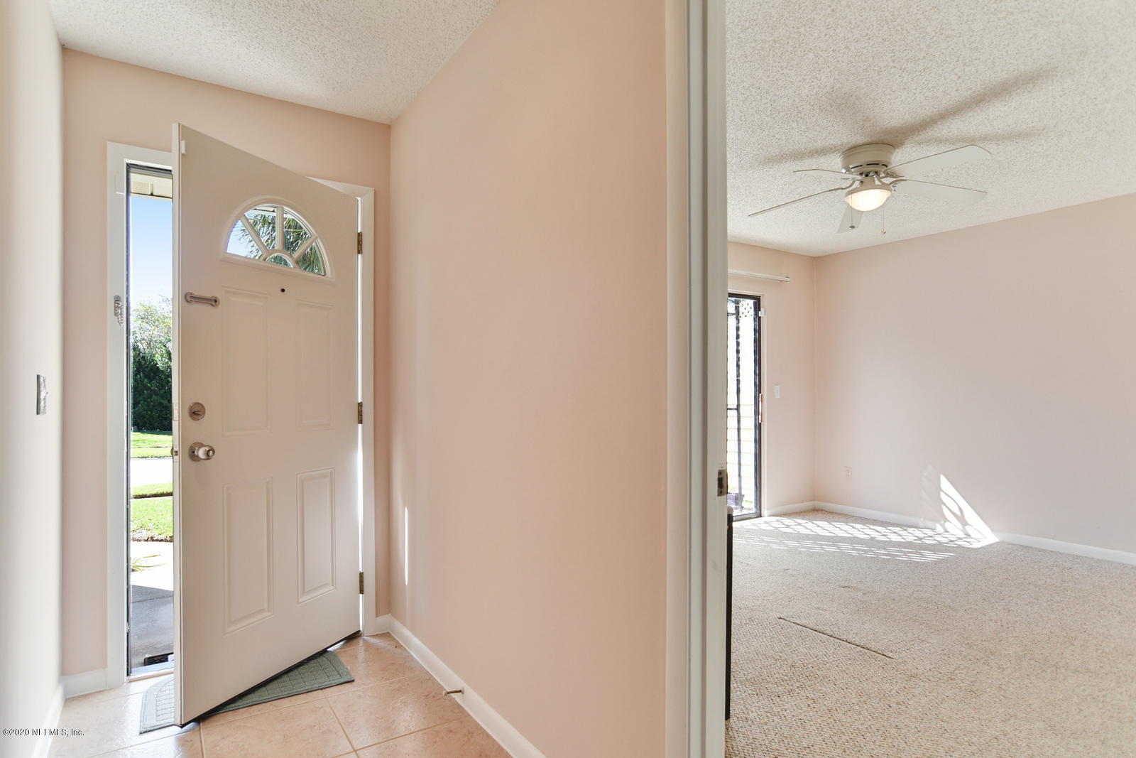 8333 Gemini Road Jacksonville, FL 32216 - Photo 6 of 25 Entrance and guest room view