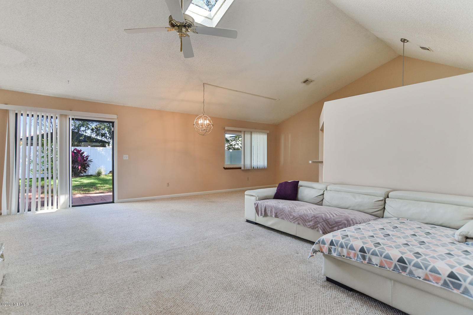 8333 Gemini Road Jacksonville, FL 32216 - Photo 8 of 25 Living Room