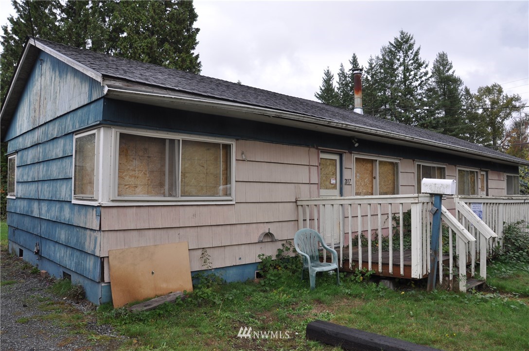 2017 Gibson Road Everett, WA 98204 - Photo 4 of 8 a view of a house with a yard