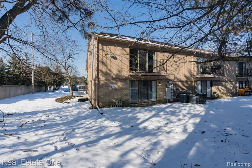 27214 Evergreen Road Lathrup Village, MI 48076 - Photo 17 of 18