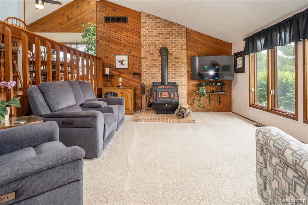 2725 Cooley Lake Road Highland, MI 48356 - Photo 11 of 63