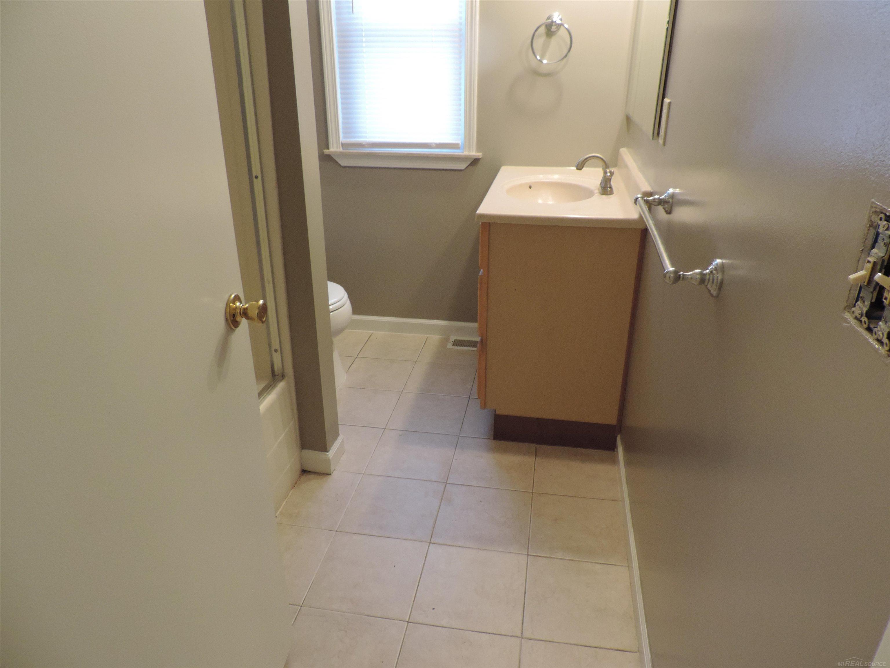 11036 Stephens Warren, MI 48089 - Photo 13 of 22