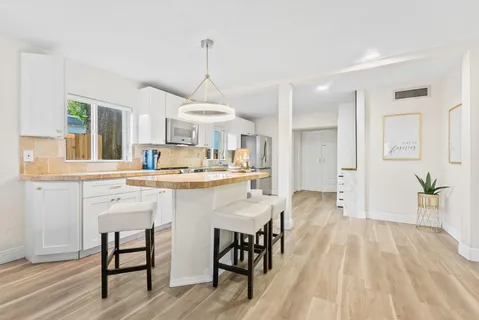 $615,000 | 829 Northeast 17th Street, Fort Lauderdale, FL 33305