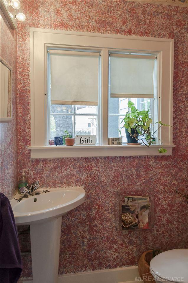 953 Lincoln Road Grosse Pointe, MI 48230 - Photo 14 of 32 31349669-13.JPG