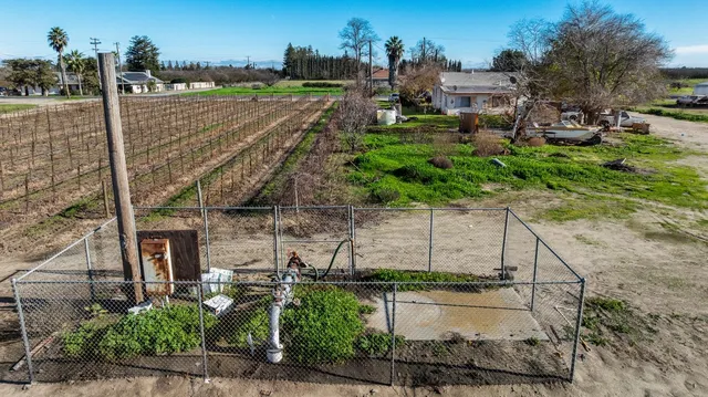 a view of a garden with sitting area