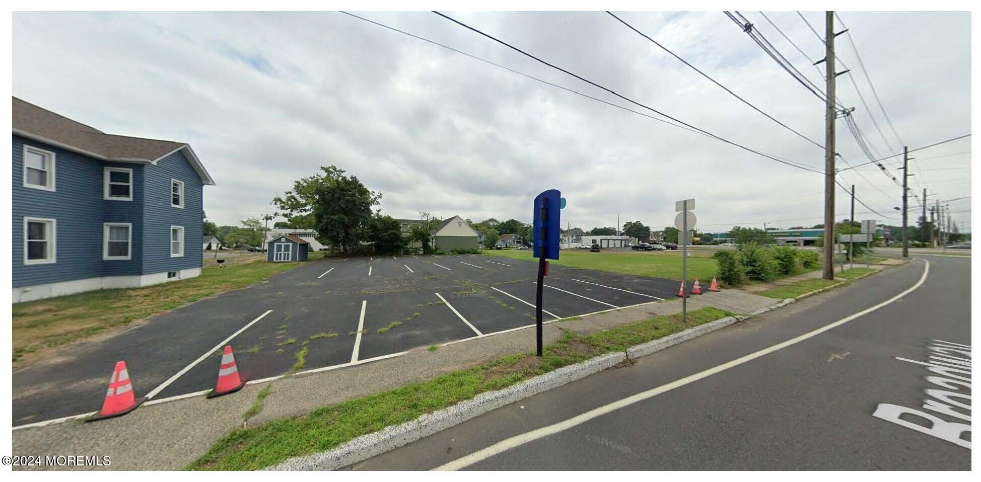 253 Broadway Keyport, NJ 07735 - Photo 2 of 5 a view of a tennis court