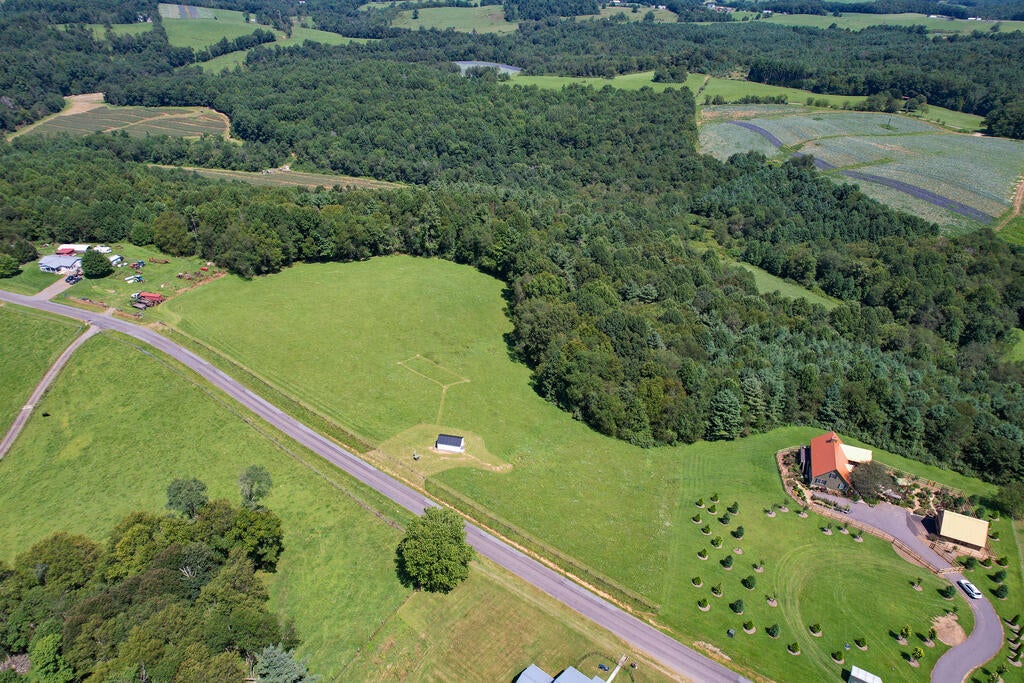 927 Kinzer Road, Unit 31F Hillsville, VA 24343 - Photo 10 of 34 Gallery Image 10