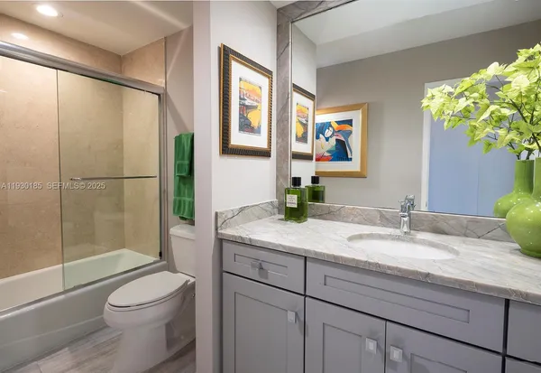 $4,700 | 2450 Presidential Way, Unit PH7, West Palm Beach, FL 33401