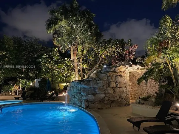 $4,700 | 2450 Presidential Way, Unit PH7, West Palm Beach, FL 33401