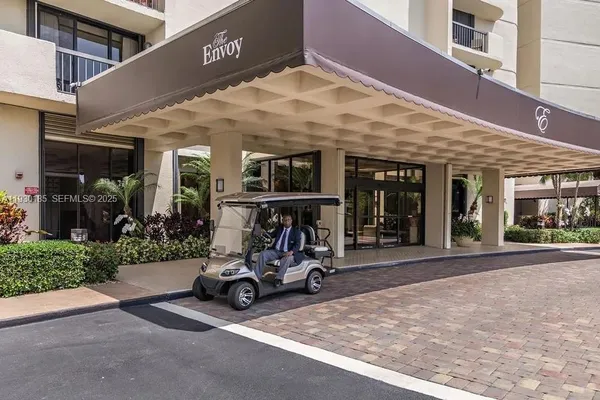 $4,700 | 2450 Presidential Way, Unit PH7, West Palm Beach, FL 33401