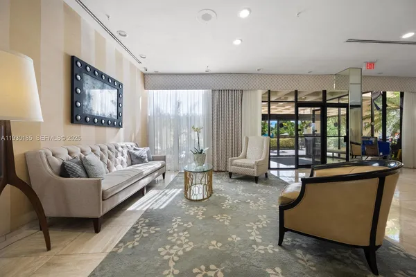 $4,700 | 2450 Presidential Way, Unit PH7, West Palm Beach, FL 33401