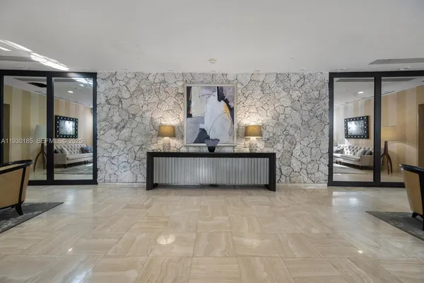 $4,700 | 2450 Presidential Way, Unit PH7, West Palm Beach, FL 33401