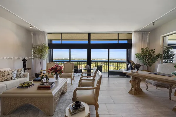 $4,700 | 2450 Presidential Way, Unit PH7, West Palm Beach, FL 33401