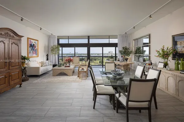 $4,700 | 2450 Presidential Way, Unit PH7, West Palm Beach, FL 33401