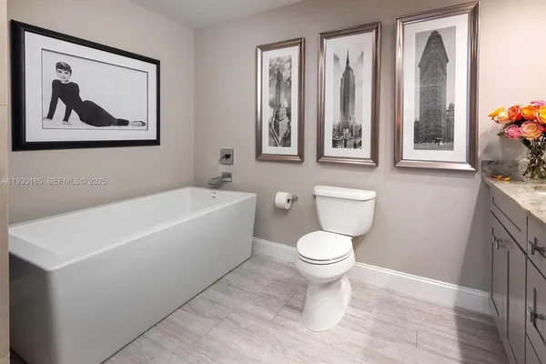 $4,700 | 2450 Presidential Way, Unit PH7, West Palm Beach, FL 33401