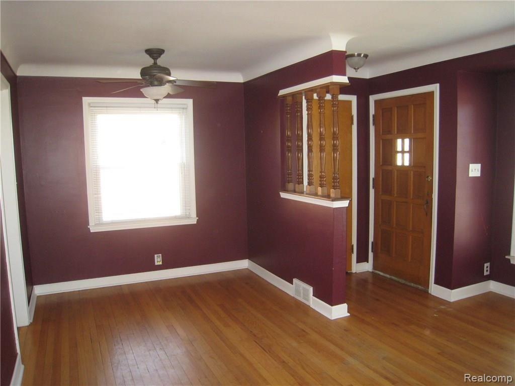 15909 Fox Redford, MI 48239 - Photo 9 of 26 IMG_6189.JPG