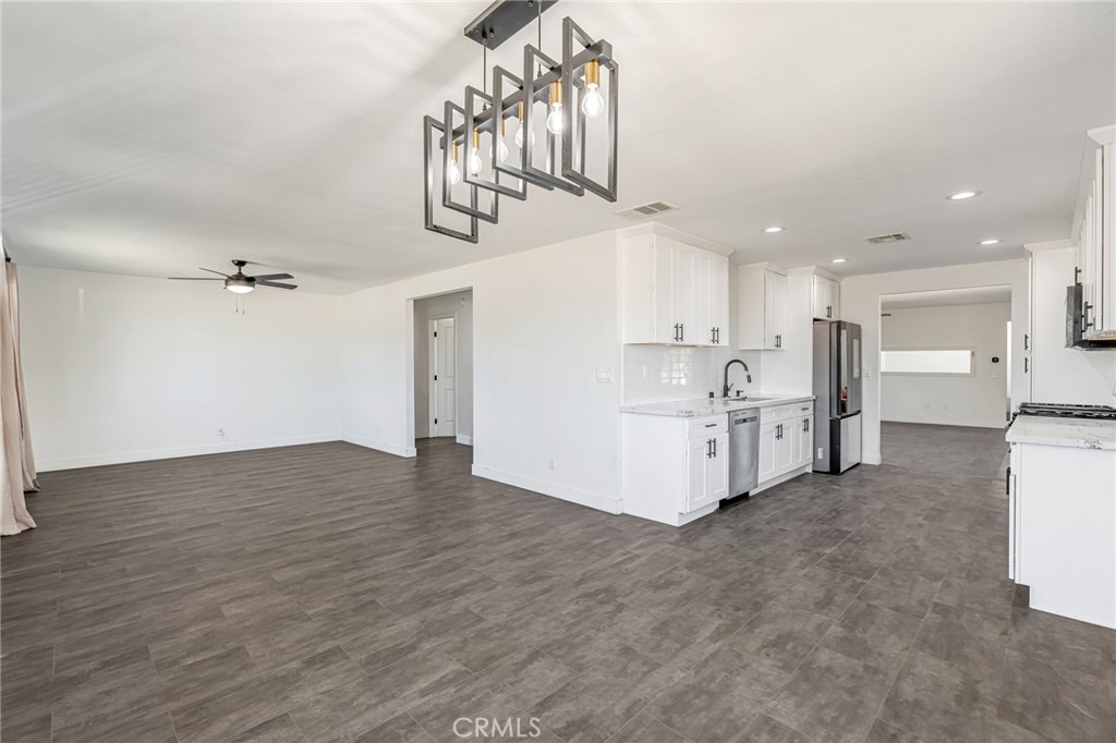 25811 Del Sol Road Apple Valley, CA 92308 - Photo 6 of 35