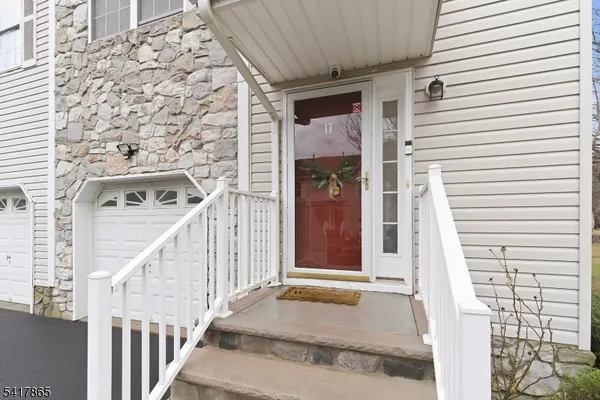 $579,000 | 17 Edith Drive, Somerset, NJ 08873