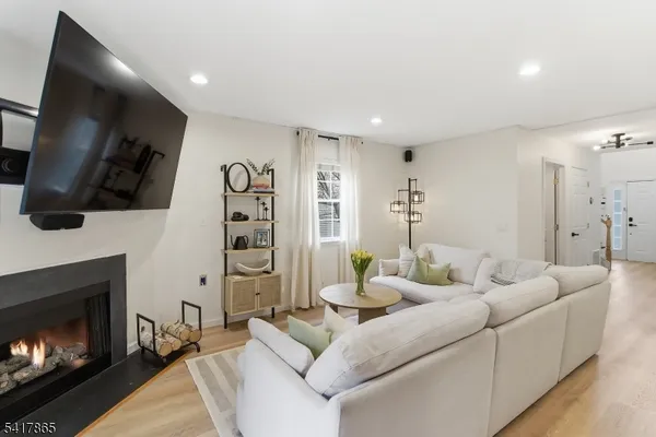 $579,000 | 17 Edith Drive, Somerset, NJ 08873