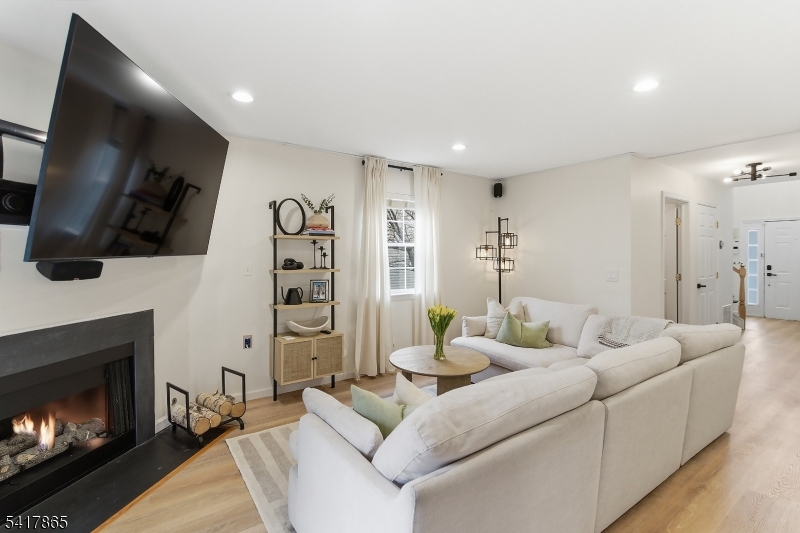 17 Edith Drive Somerset, NJ 08873 - Photo 5 of 29