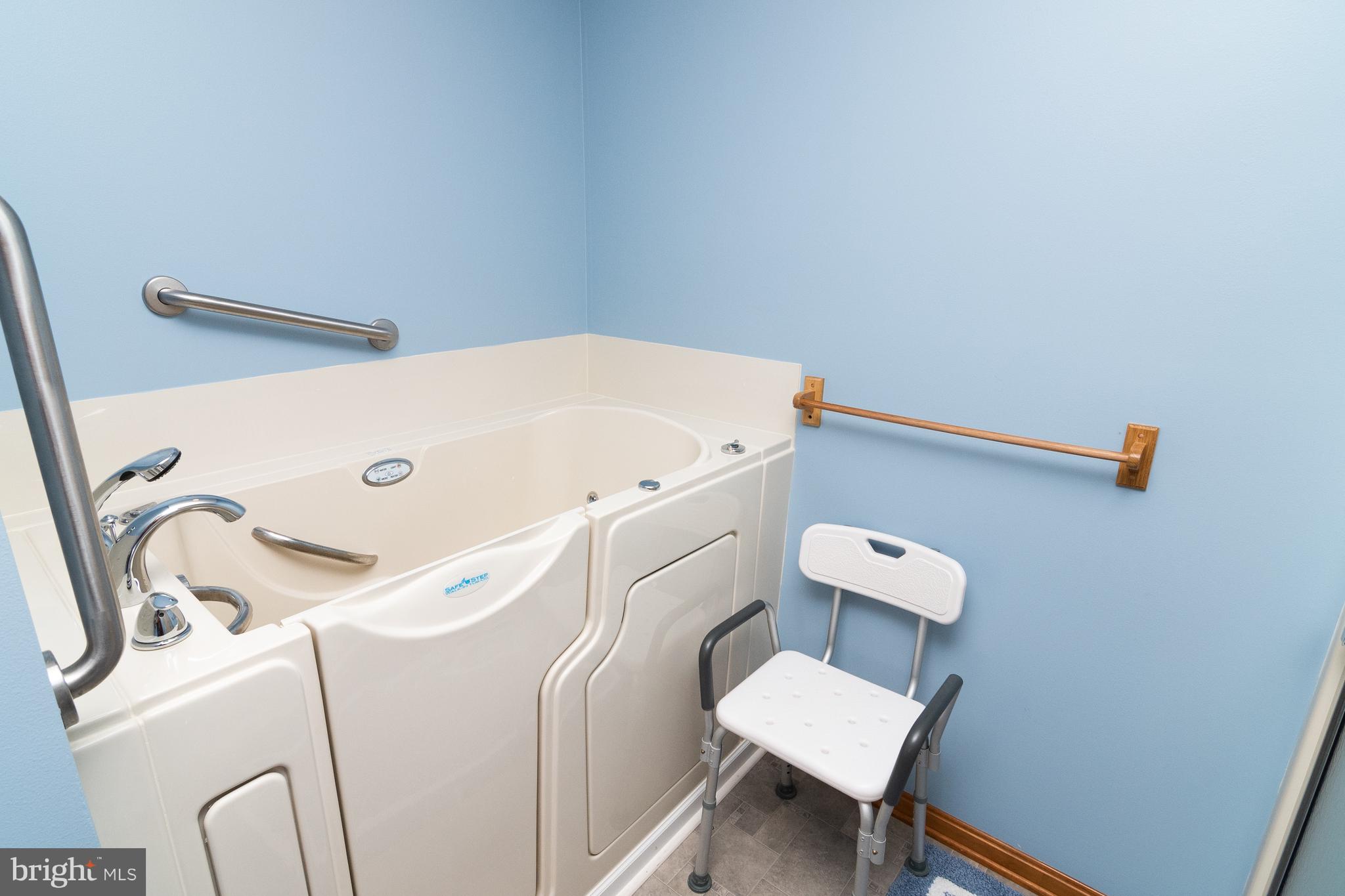 125 Debs Way Dover, DE 19901 - Photo 18 of 31 Walk-in tub