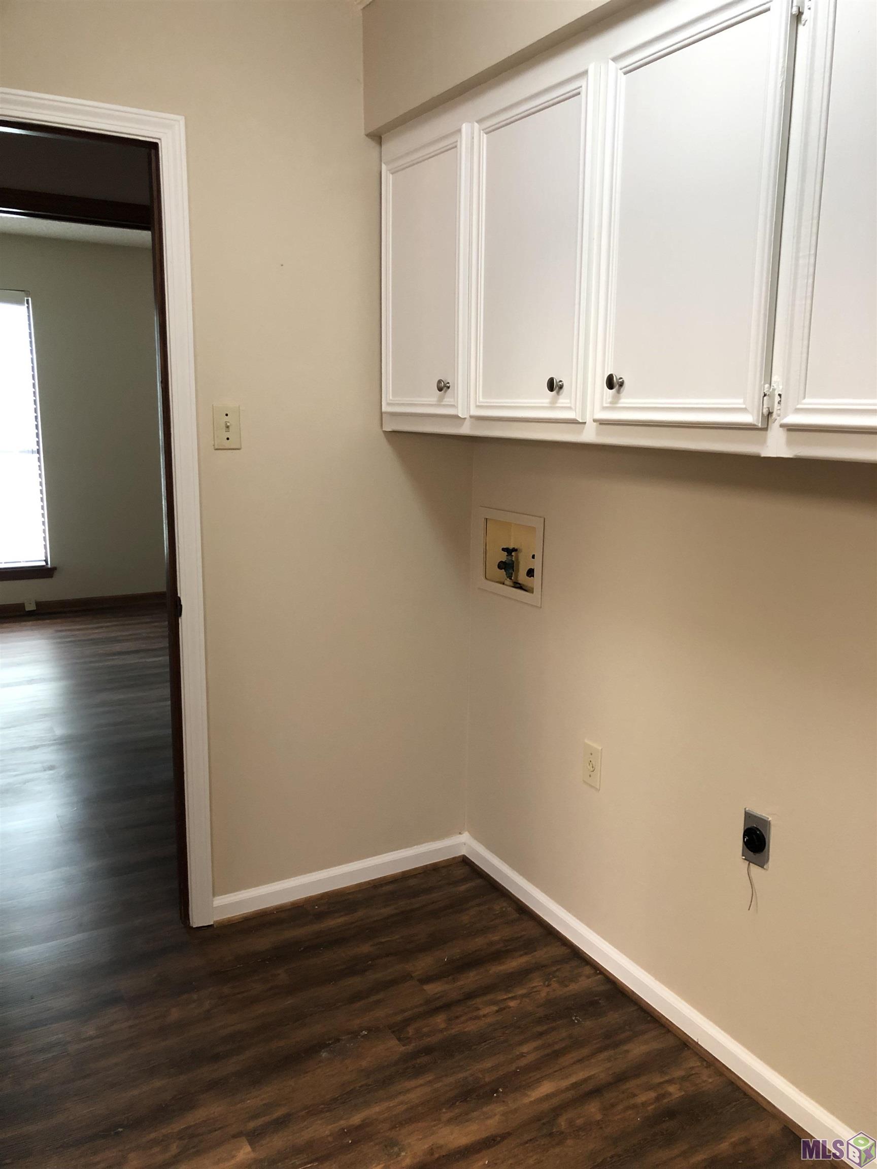 1869 Stonegate Court Baton Rouge, LA 70815 - Photo 18 of 20 Laundry