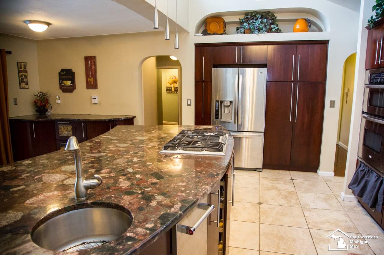10506 Reeck Road Allen Park, MI 48101 - Photo 37 of 98 31342138-36.JPG
