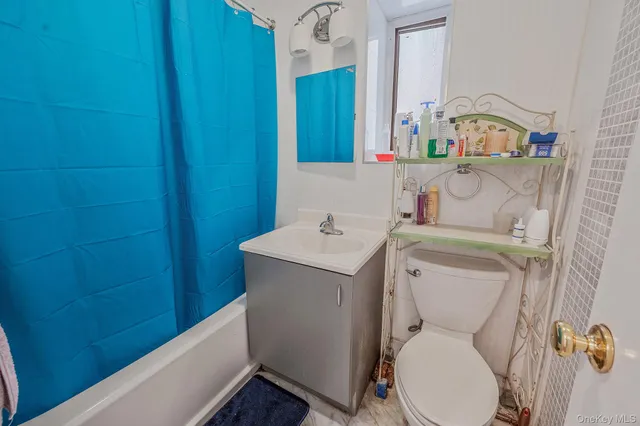 a view of empty room with windows